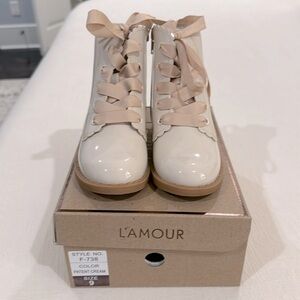 L’amour patent cream size 9 Josephine scallop boot